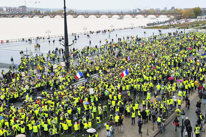 A Sea of Yellow Vests