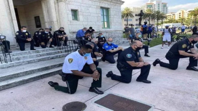 Kneeling police